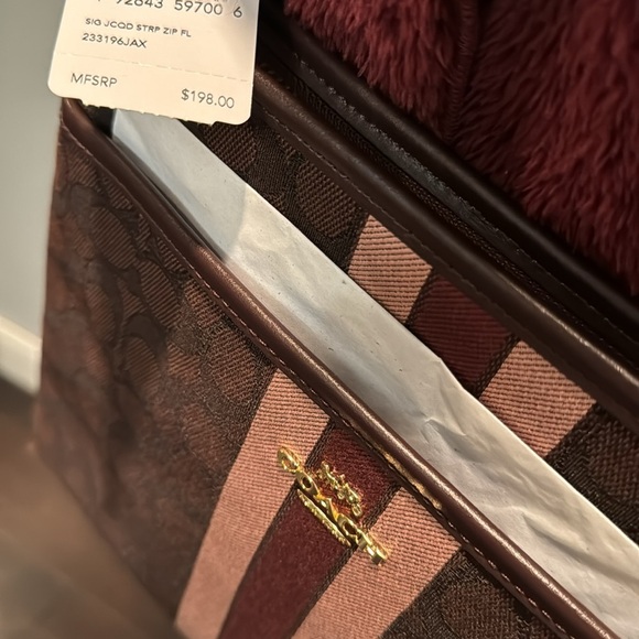 Coach signature logo monogram crossbody NWT - Picture 13 of 13